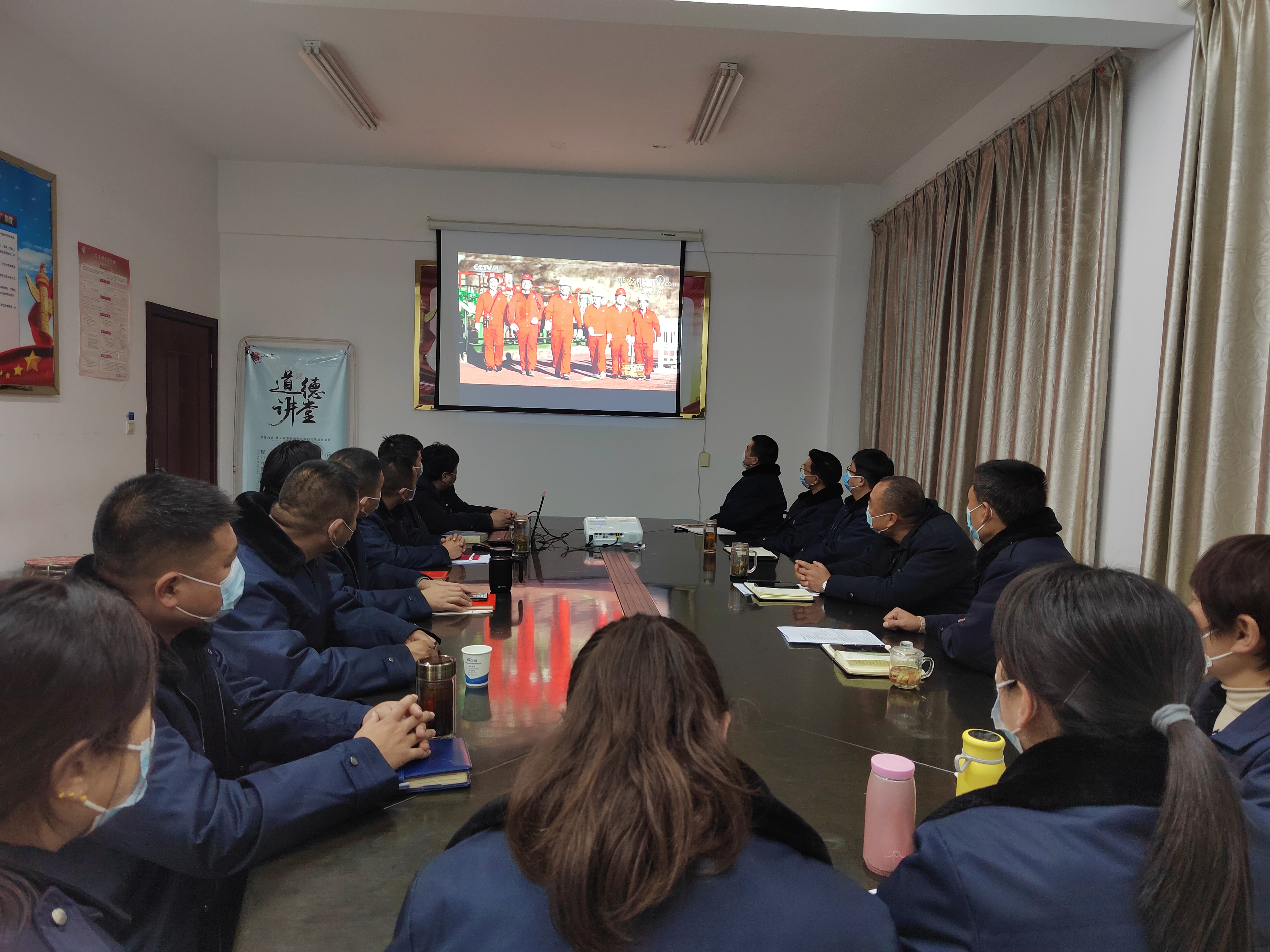 公交集團(tuán)公交事業(yè)二部組織觀看《平安行·2022》專(zhuān)題節(jié)目