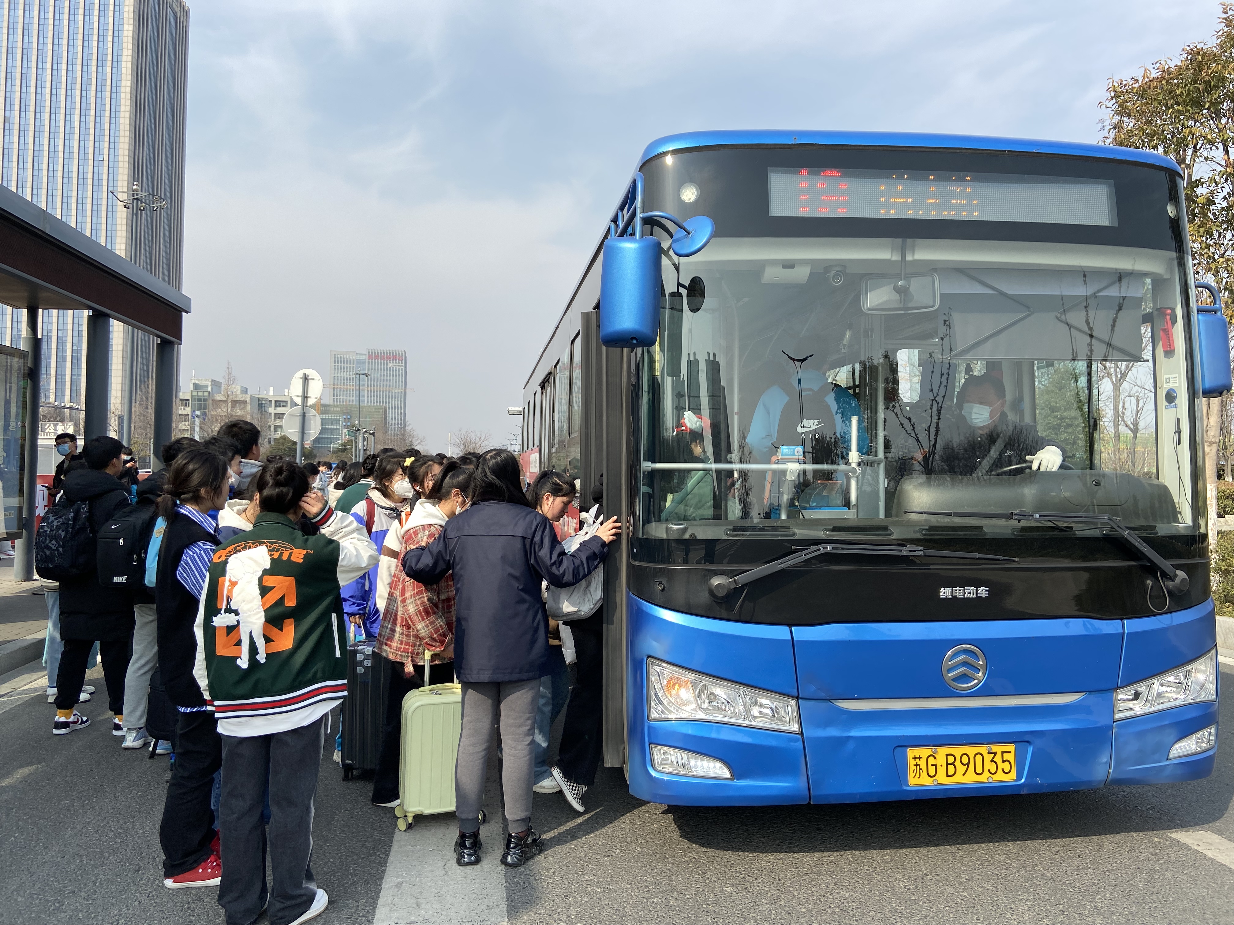 公交集團(tuán)公交事業(yè)一部大學(xué)城現(xiàn)場(chǎng)管理 工作進(jìn)入常態(tài)化