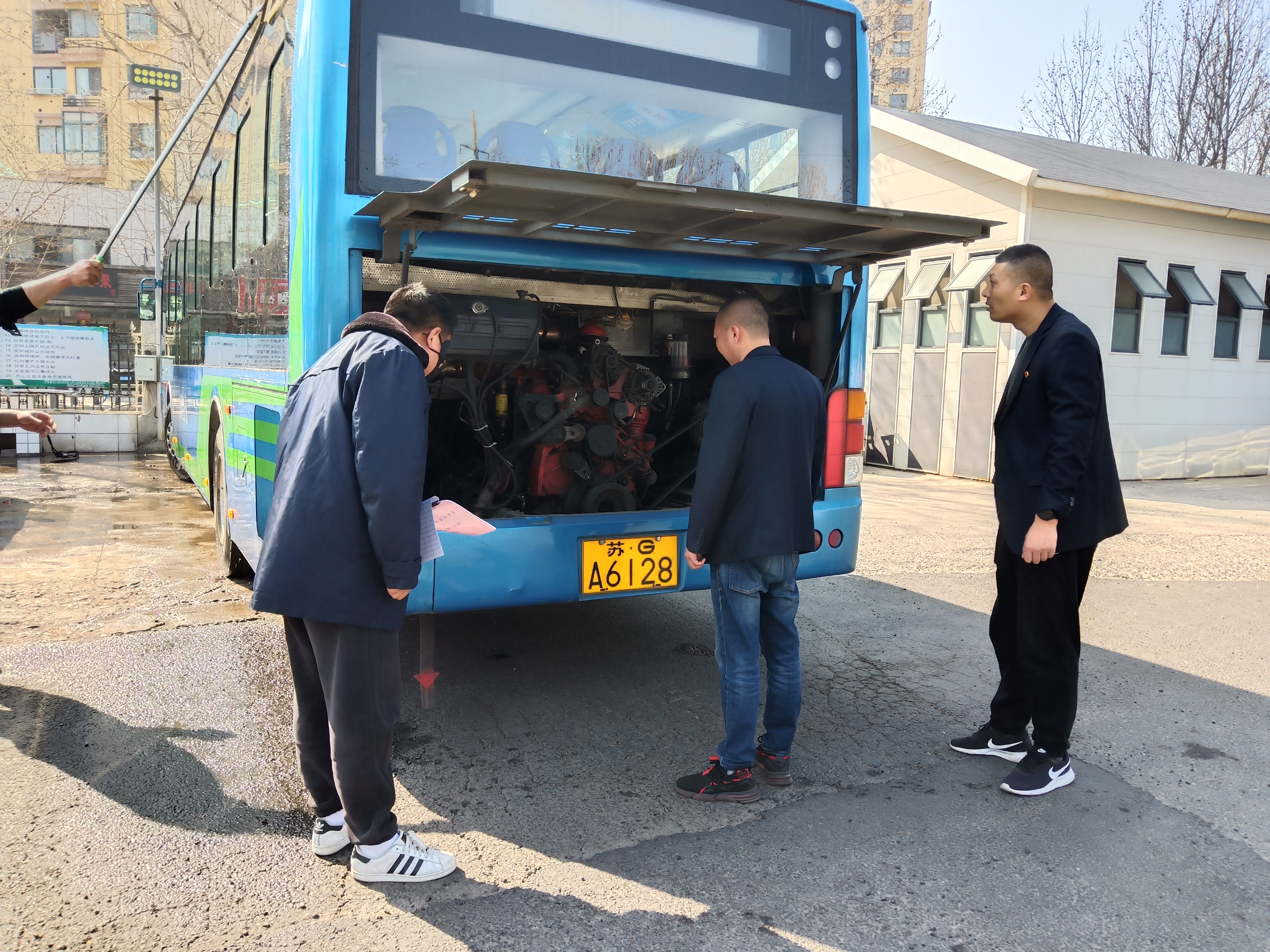 公交集團公交事業(yè)二部開展“兩會”及“風險管控隱患排查月”安全專項檢查