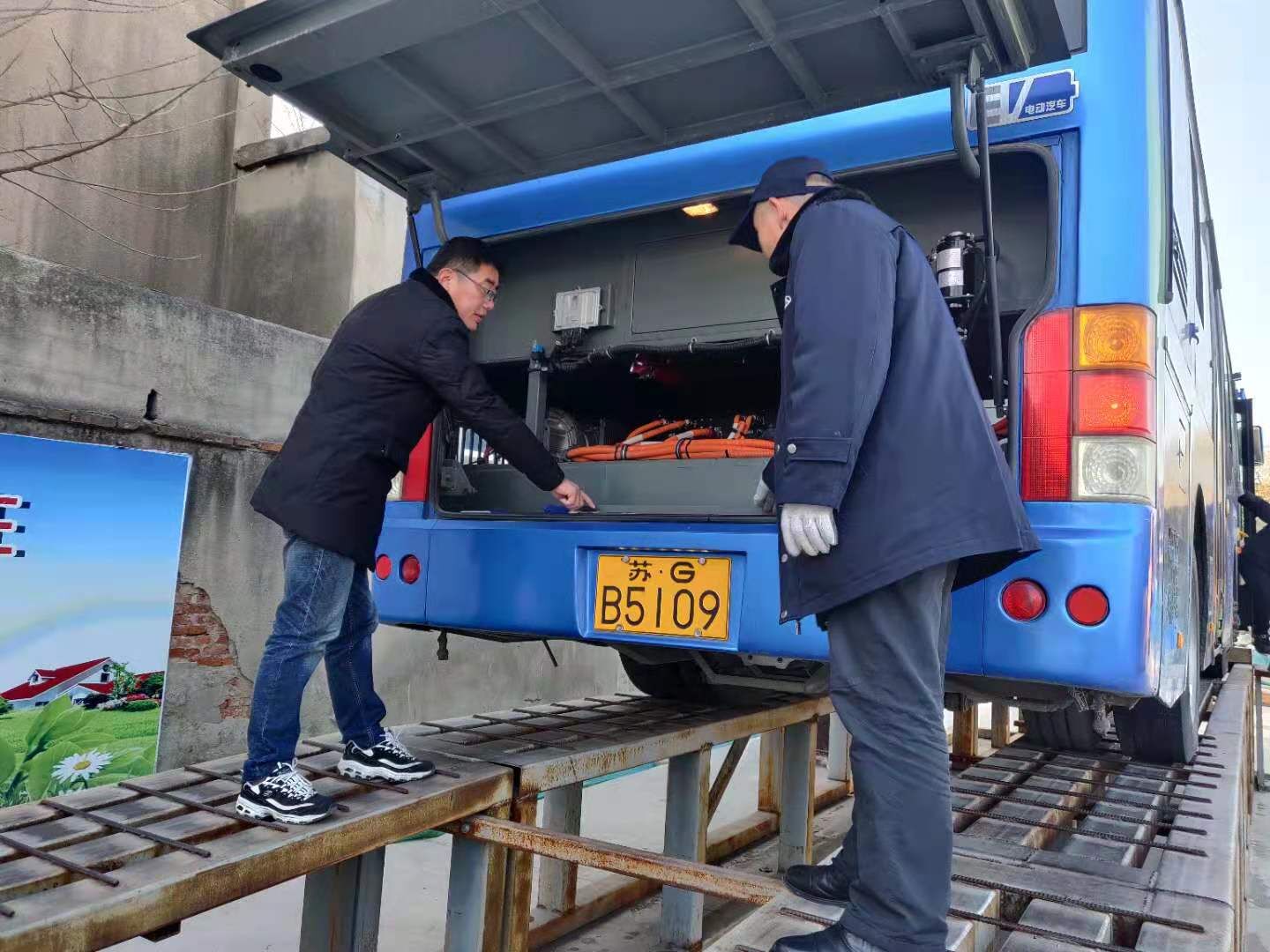 公交集團(tuán)公交事業(yè)一部開(kāi)展車輛安全機(jī)務(wù)隱患大排查活動(dòng)