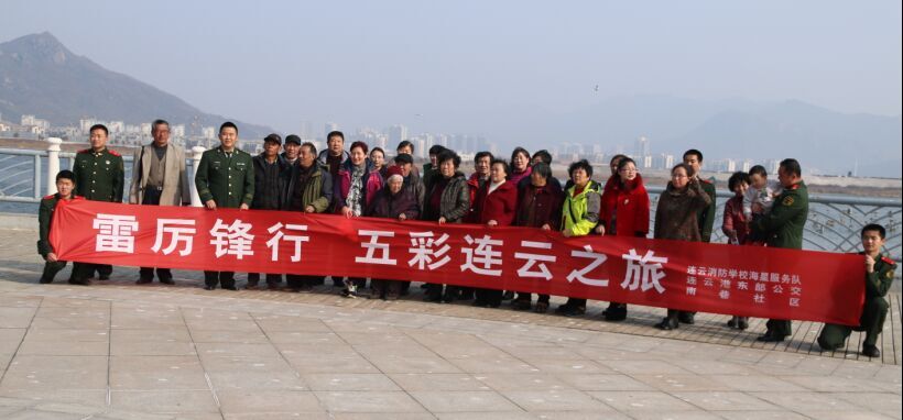 公交東部公司攜手連云消防、南巷社區(qū)開(kāi)展“雷歷鋒行 五彩連云之旅”活動(dòng)