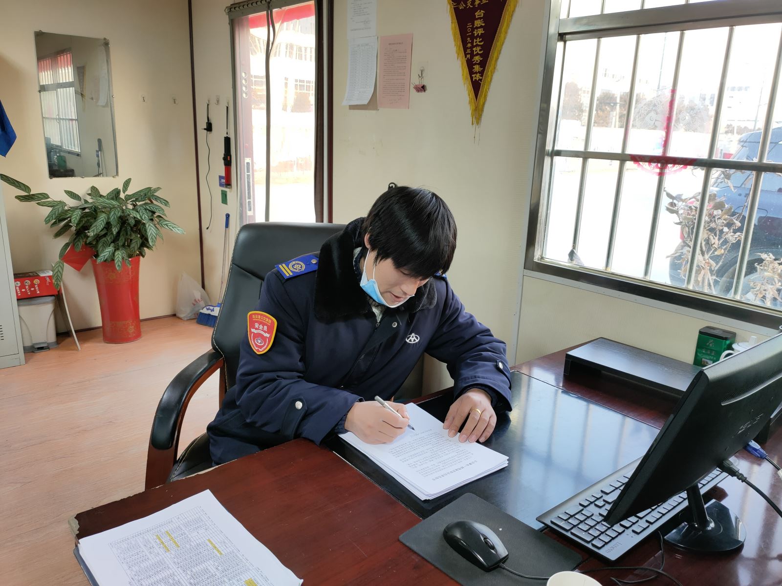 公交集團(tuán)公交事業(yè)一部簽訂駕駛員安全行車責(zé)任書(shū)
