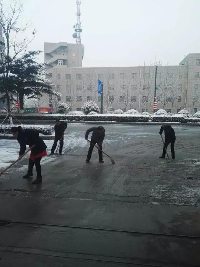 公交集團(tuán)從容應(yīng)對春運首場降雪