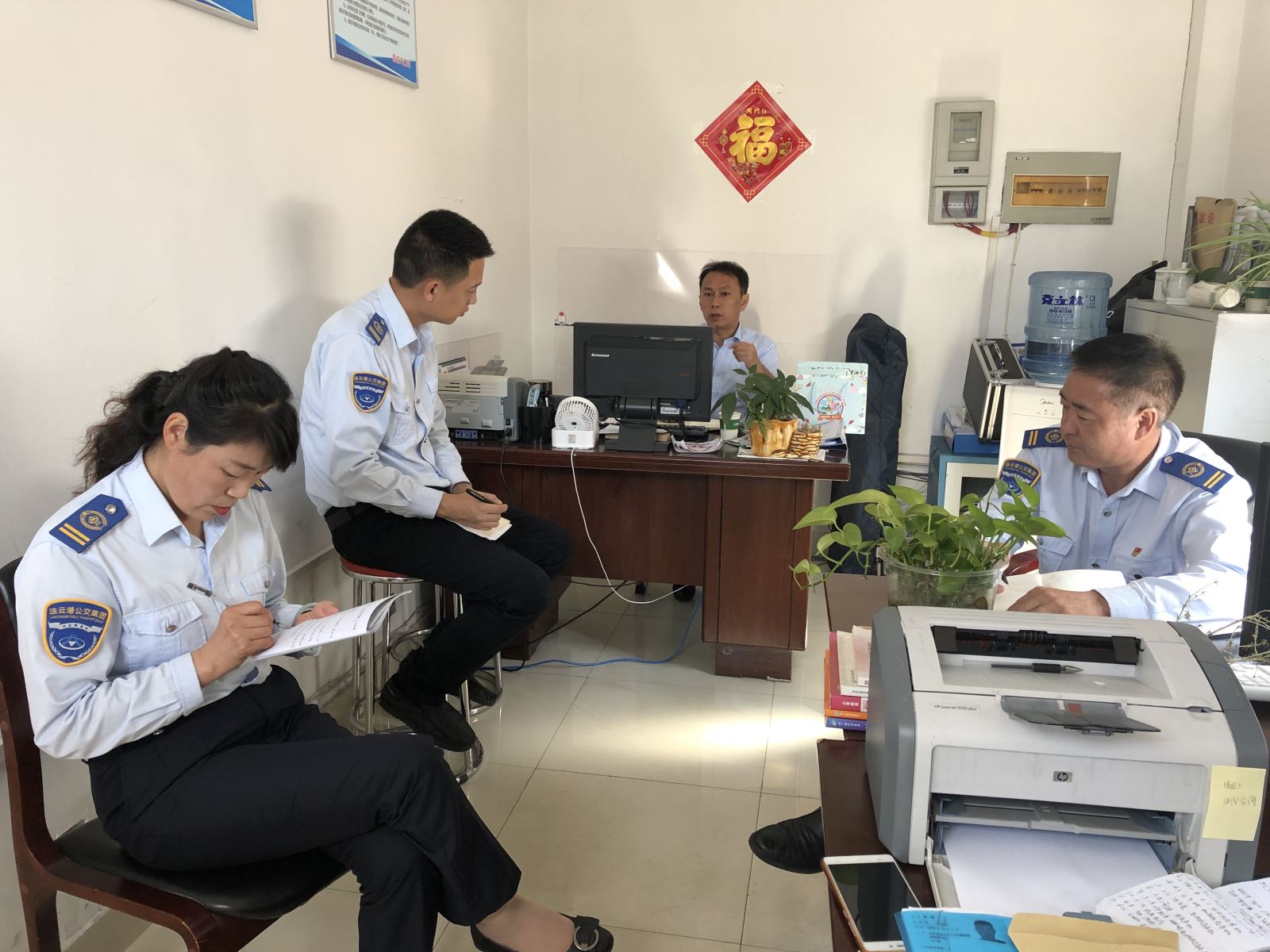 公交集團(tuán)快速公交事業(yè)部、公交事業(yè)二部、經(jīng)營(yíng)發(fā)展事業(yè)部、機(jī)務(wù)技術(shù)事業(yè)部召開(kāi)“國(guó)慶”長(zhǎng)假安全生產(chǎn)專(zhuān)題會(huì)