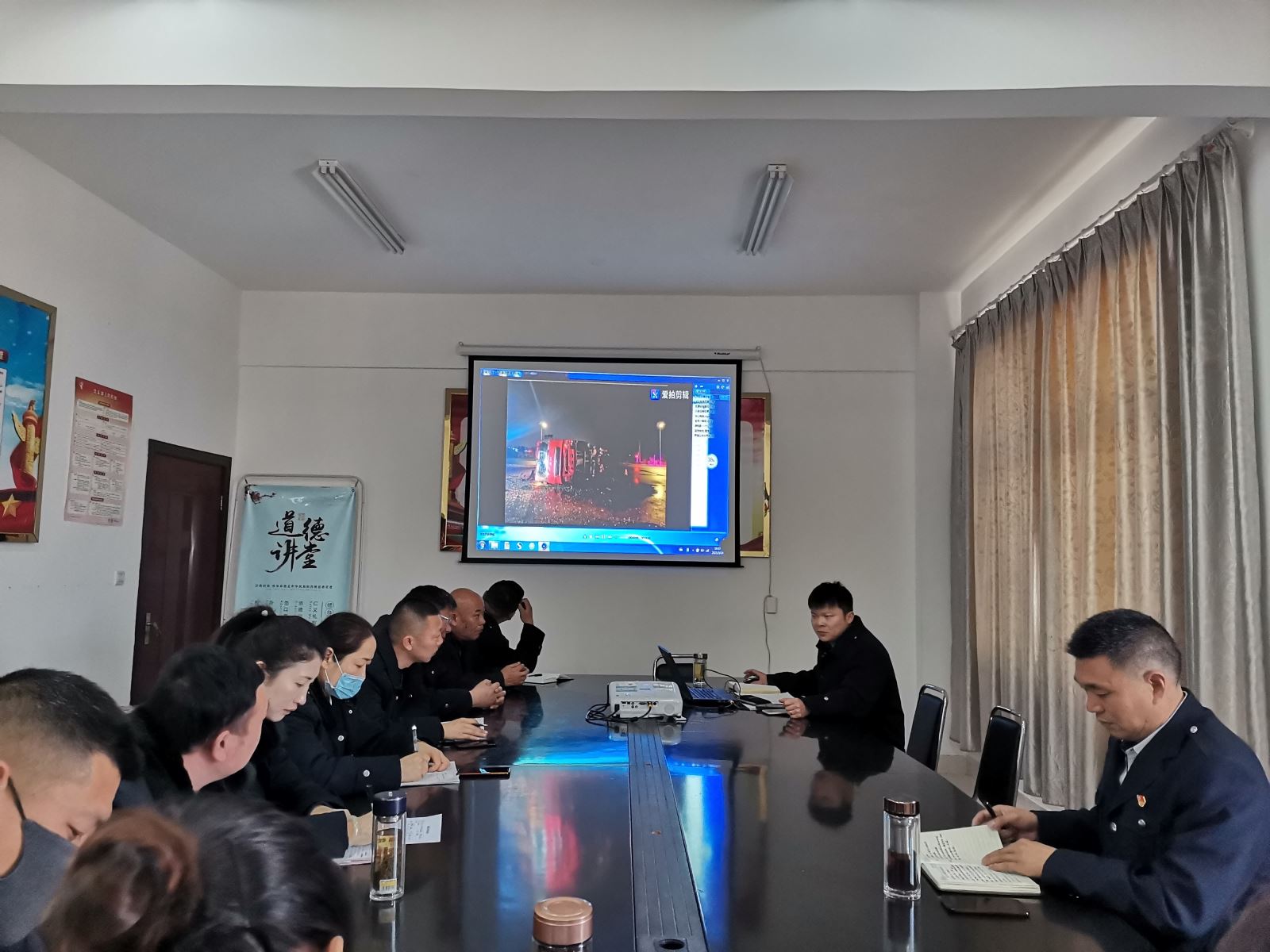 公交事業(yè)二部開展安全、機(jī)務(wù)工作專題會(huì)議