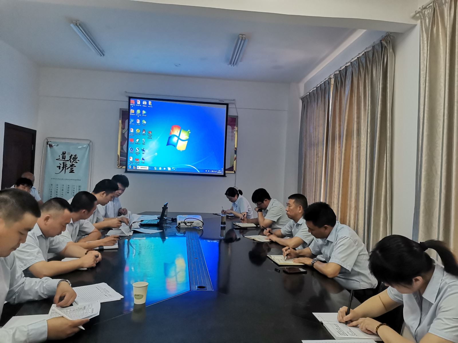 公交集團(tuán)公交事業(yè)二部召開(kāi)安全生產(chǎn)專(zhuān)題會(huì)