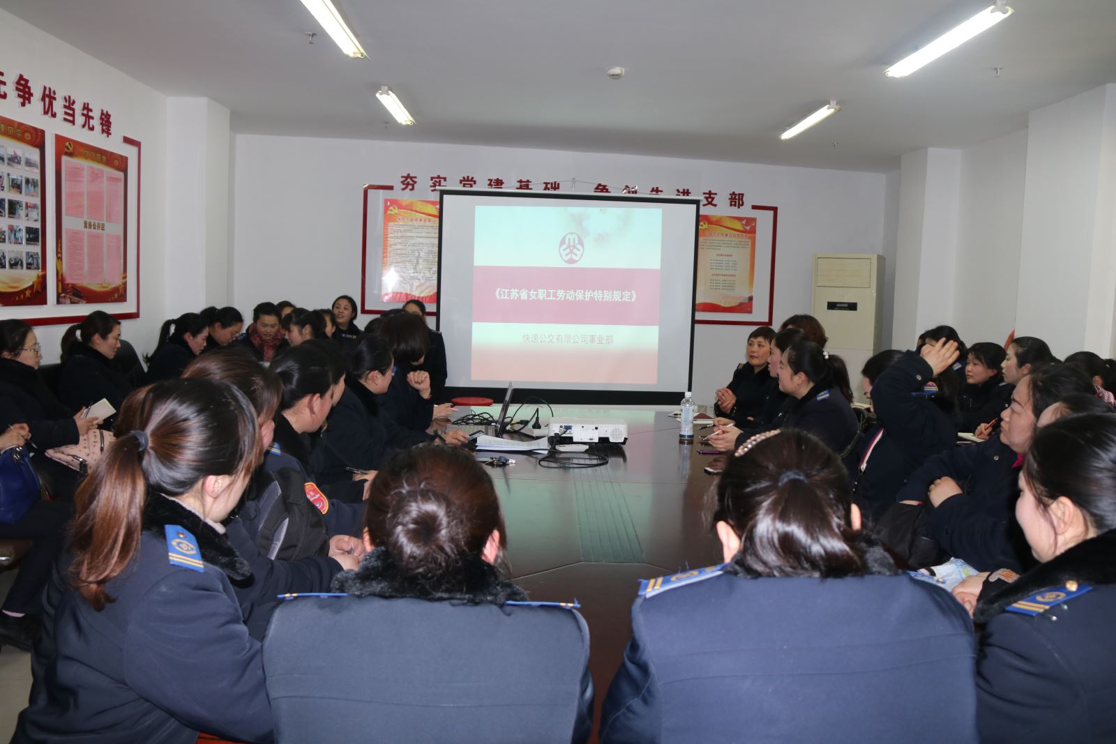 公交集團快速公交事業(yè)部開展女職工培訓提高女職工整體素質